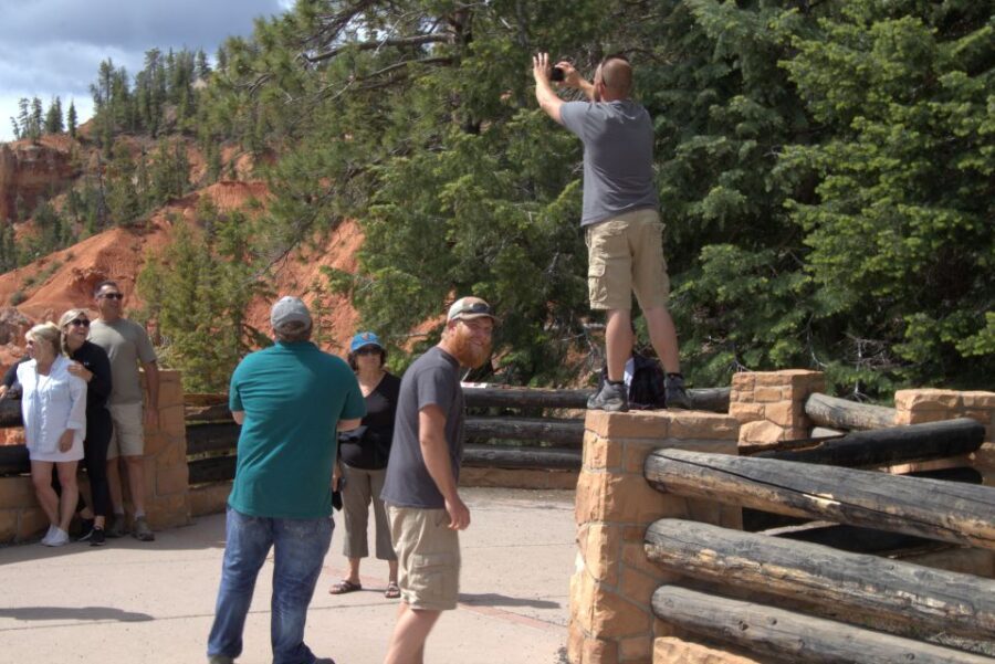 Bryce: Guided Sightseeing Tour of Bryce Canyon National Park - Comfort Details That Matter: Snacks, Water, Umbrellas, and Minivan Time