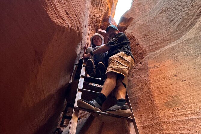 Deer Canyon Adventure through Antelope Canyon - Handy Tips That Make the Tour Easier