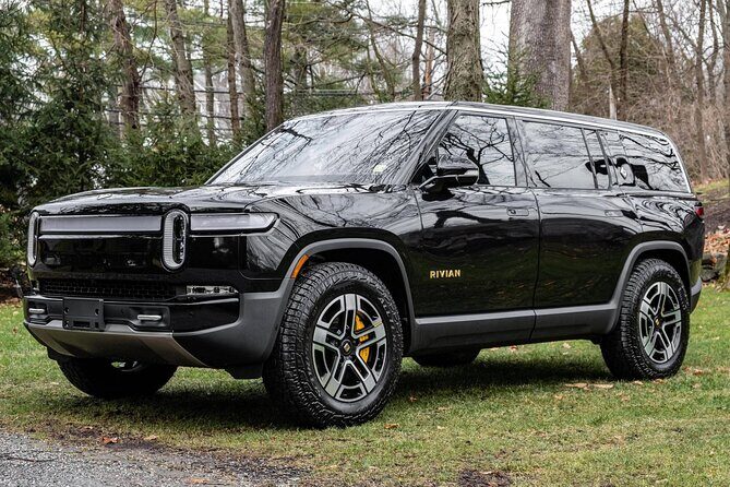 Departure by Eco SUV from Las Vegas City to Las Vegas LAS Airport - The Electric SUV Fleet: Rivian R1S, Tesla, Mach-E, and When Plans Change