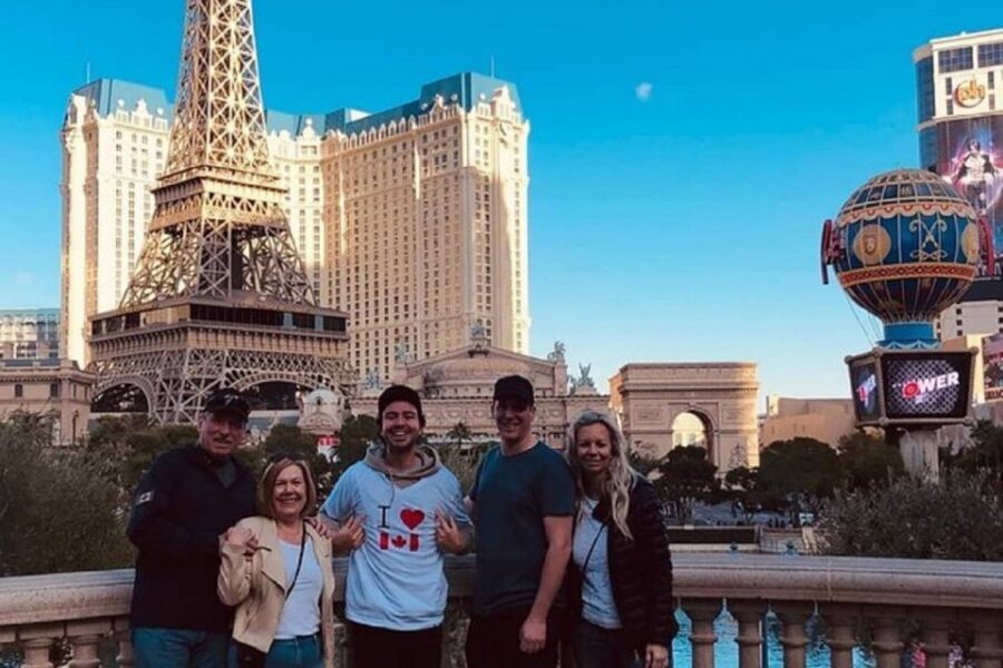 Explore Must-See Spots: Las Vegas Strip Walking Tour - Quick street-food breaks and pass-by casinos: saving time without missing stuff