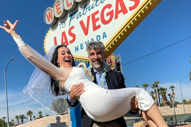 Get Married at the Fabulous Las Vegas Sign + Photos - Outdoor setting: noise and passers-by are part of the deal