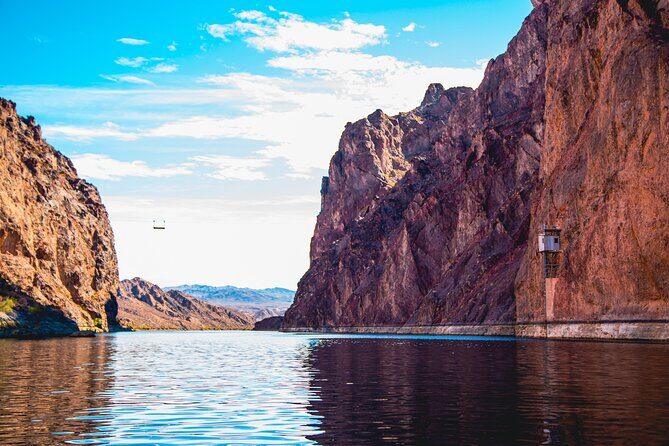 Hoover Dam Walk & Emerald Cave Kayak Combo with Lunch - Paddling toward Emerald Cave: canyon walls, wildlife, and stories