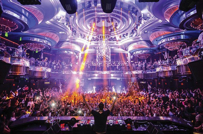 Las Vegas Club Crawl with Party Bus and Free Drinks - Group size and the “ready-made crew” effect