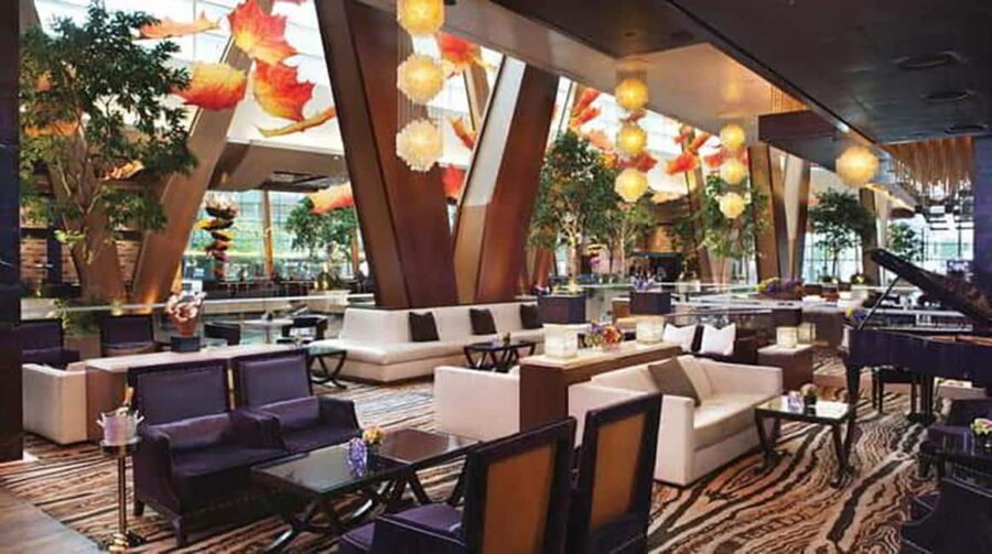 Las Vegas: Club Crawl with Party Bus, Drinks, and Fast Entry - How a 5-Hour Vegas Club Crawl with VIP Bus Access Works