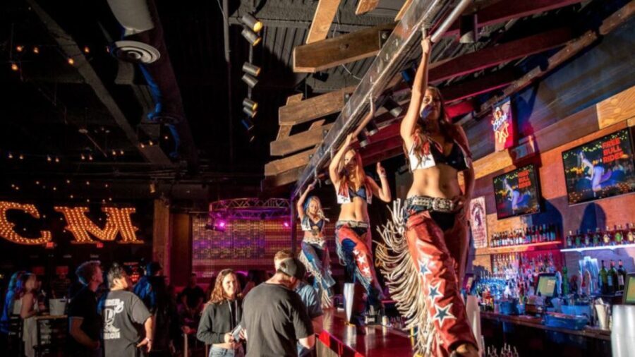 Las Vegas: Country Bar Crawl by Party Bus w/ Mixed Drinks - A 3-hour Las Vegas country bar crawl that starts on the party bus
