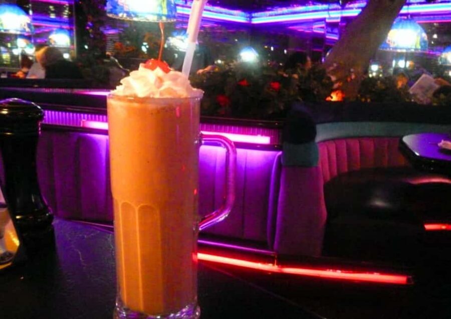 Las Vegas: Elvis Presley History Walking Tour of Landmarks - Peppermill Milkshake Finale and Elvis-Inspired Drinks