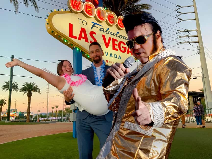 Las Vegas: Gold Elvis Vow Renewal or Wedding at Welcome Sign - Weather Reality in the Desert (and How to Stay Comfortable)