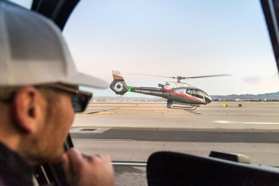 Las Vegas: Helicopter Night Flight over the Strip - Las Vegas from above: the landmarks and movie-friendly sights
