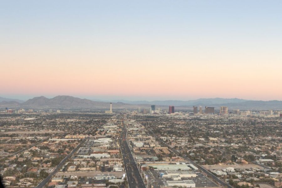 Las Vegas: Helicopter Night Flight over the Strip - The 10-minute night flight: what it’s really like
