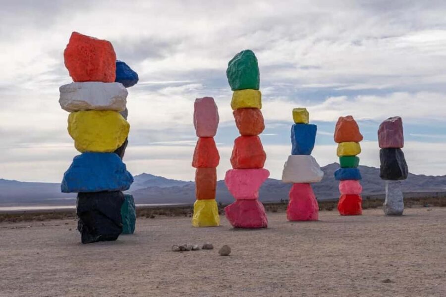 Las Vegas: Seven Magic Mountains Desert Tour - Getting picked up and snapping photos at the Welcome to Fabulous Las Vegas sign
