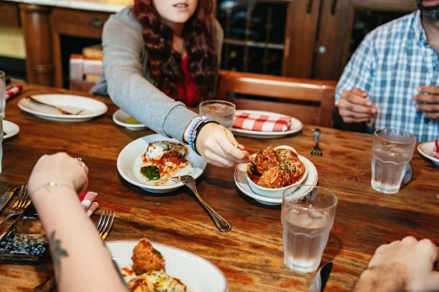 Las Vegas Strip: Foodie Walking Tour - Walking the Strip While the Guide Puts Sin City in Context