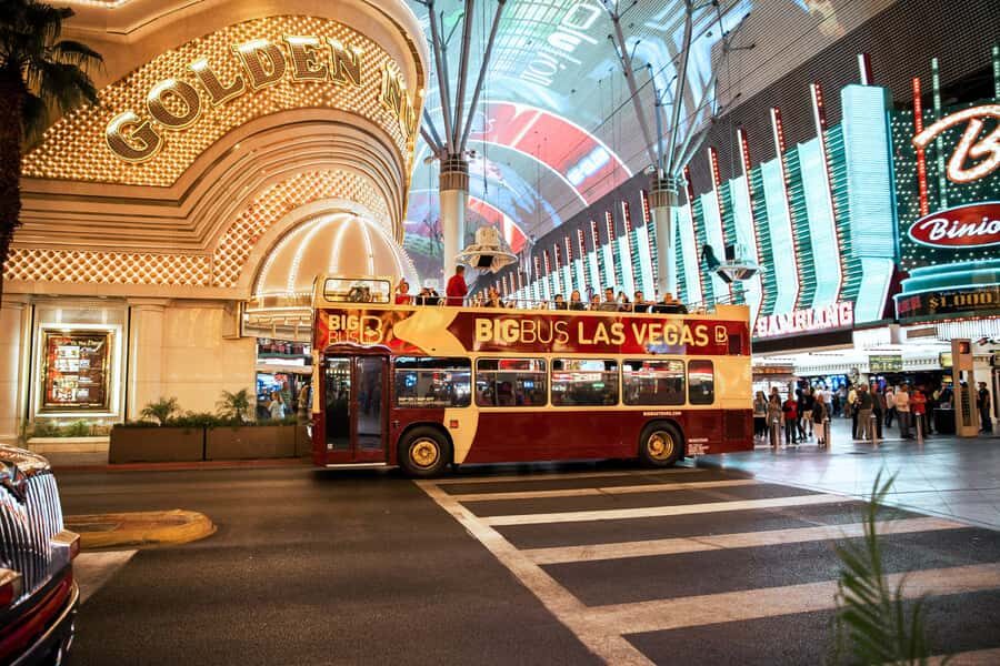 Las Vegas: Vegas After Dark Night Tour with Free Drink (21+) - Entering Hard Rock Cafe: your welcome drink and the 8:00pm departure