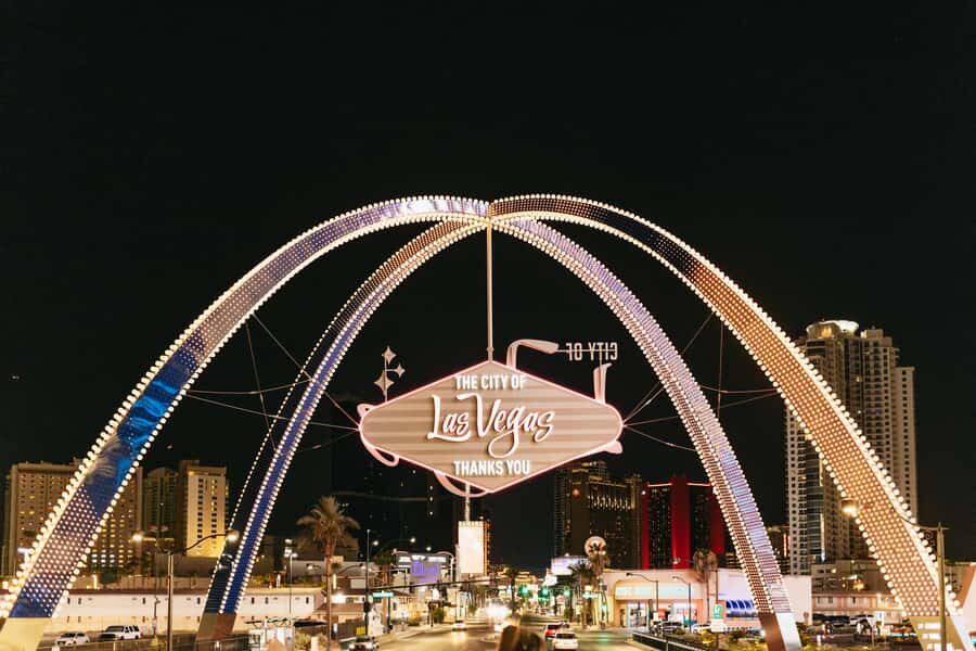 Las Vegas: Vegas After Dark Night Tour with Free Drink (21+) - The live guide and the spicier side of Sin City (21+ only)