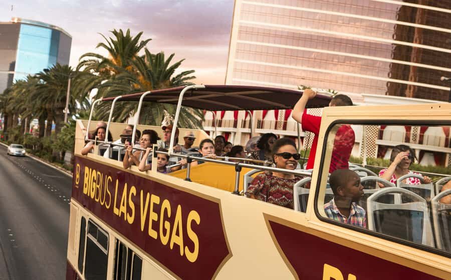 Las Vegas: Vegas After Dark Night Tour with Free Drink (21+) - Who this tour fits best