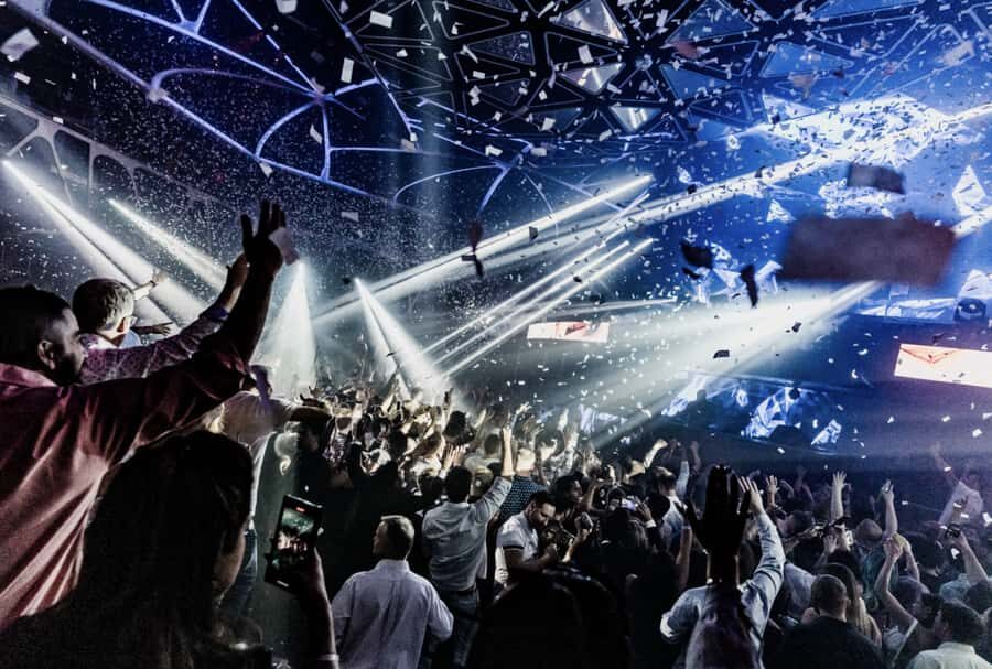 Las Vegas: VIP Club Crawl with Party Bus and Drinks - First venue drink specials: a smart warm-up