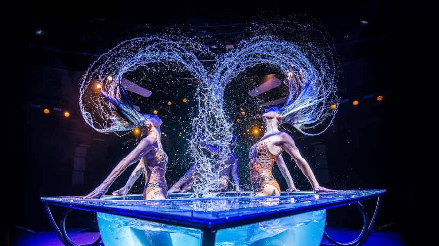 Las Vegas: WOW - The Vegas Spectacular at Rio Hotel & Casino - WOW at the Rio Showroom: what this 90 minutes is really like