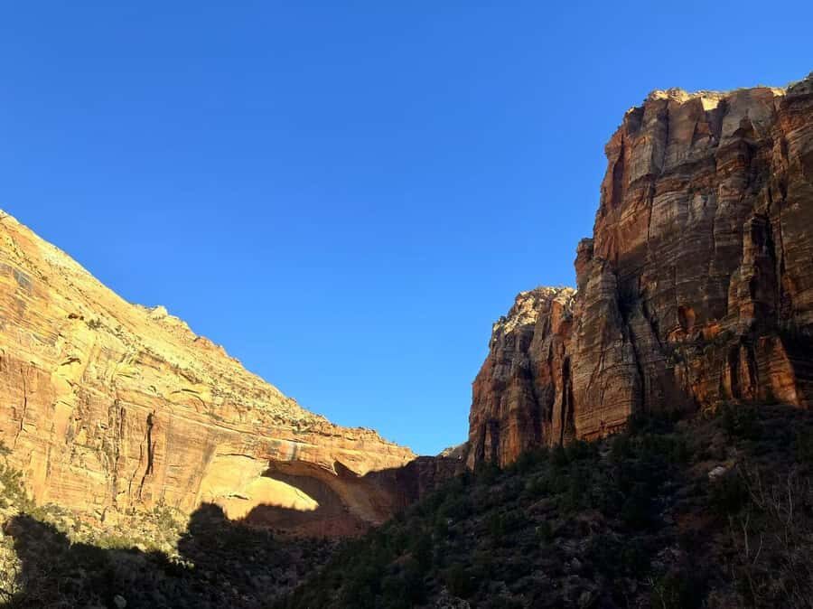 Las Vegas: Zion National Park Group Tour with Lunch - Canyon Overlook: a short hike that gives you the Zion postcard