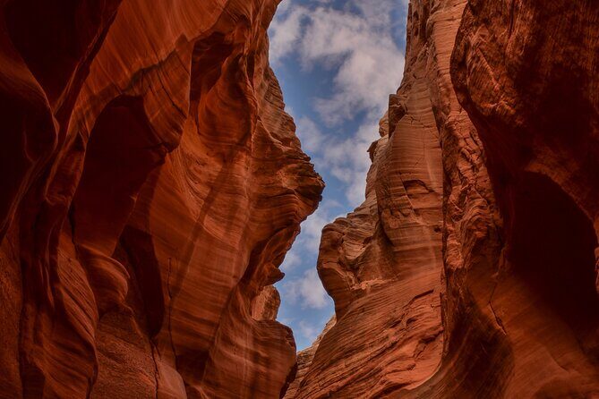 Page Secret Antelope Canyon - What your guide actually does (beyond pointing)