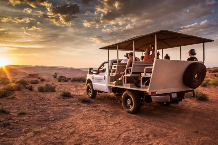 Page: Secret Antelope Canyon Tour - Secret Antelope Canyon Tour: what you’re really signing up for