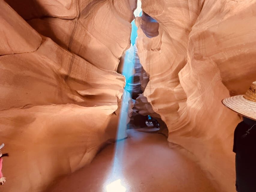 Page: Upper & Lower Antelope Canyon Guided Tour with Permit - Photo and light beams: getting results without a tripod