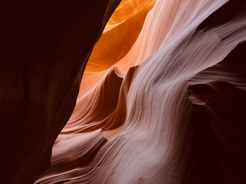 Page: Upper & Lower Antelope Canyon Guided Tour with Permit - What the guide actually does during the walk