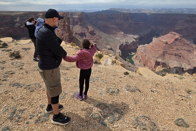 Picnic at East Grand Canyon Tables and Chairs Privided No Crowds - Key Points at a Glance