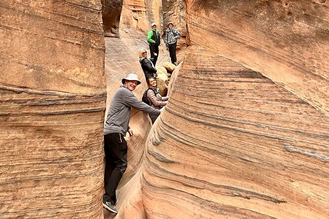 Private Jeep Ride to Explore Slot Canyons and Rock Formations - Your guided slot-canyon hike through red Navajo sandstone