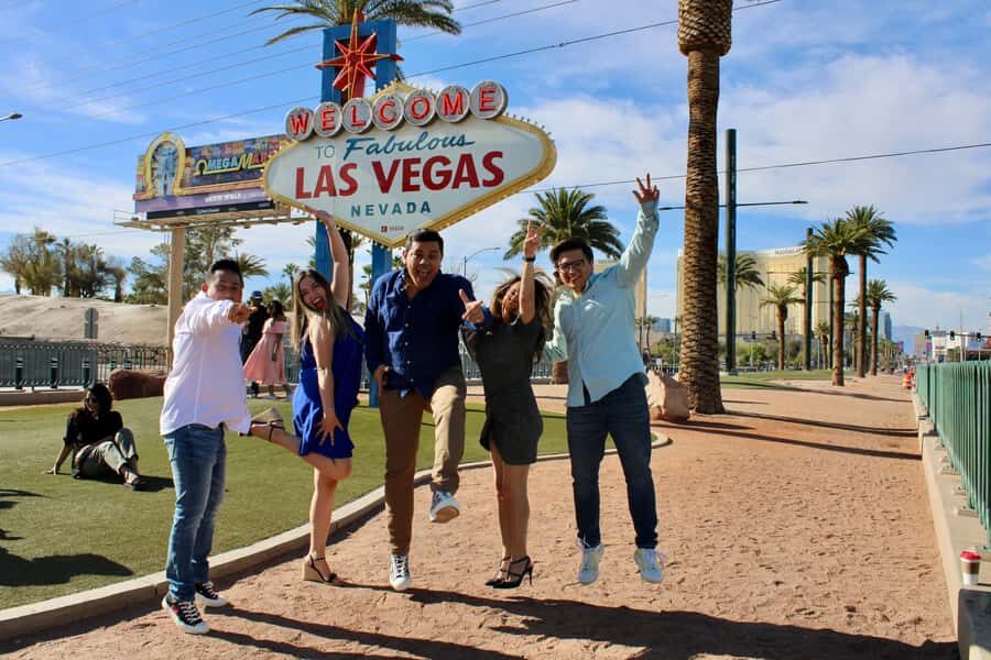 Private Limo 2.5hr Tour of Vegas with Champagne - Key Things You’ll Notice on This Limo-and-Champagne Tour