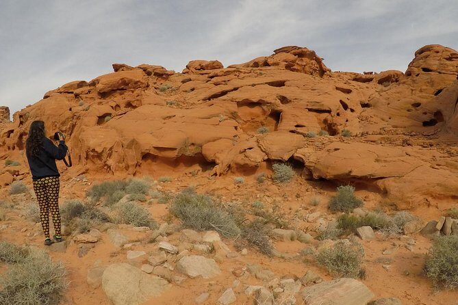 Private Valley of Fire Hiking Tour from Las Vegas - Seven Sisters: lunch in a row of sandstone columns