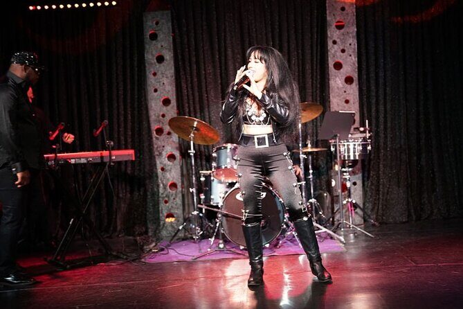 Queen Selena: A Tribute to the Latin Pop Superstar in Las Vegas - Pegasus Showroom at Alexis Park: a simple, single-stop night out