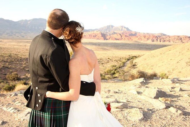 Red Rock Canyon Wedding by Private Limousine - Flowers and champagne: included touches that set the tone