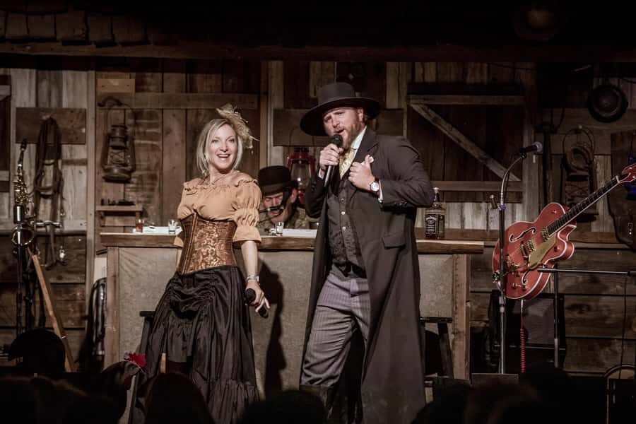 Sedona: Western Dinner Theater and Town Experience - 5:00 PM Frontier Town Time: Saloon Vibes and Included Western Games