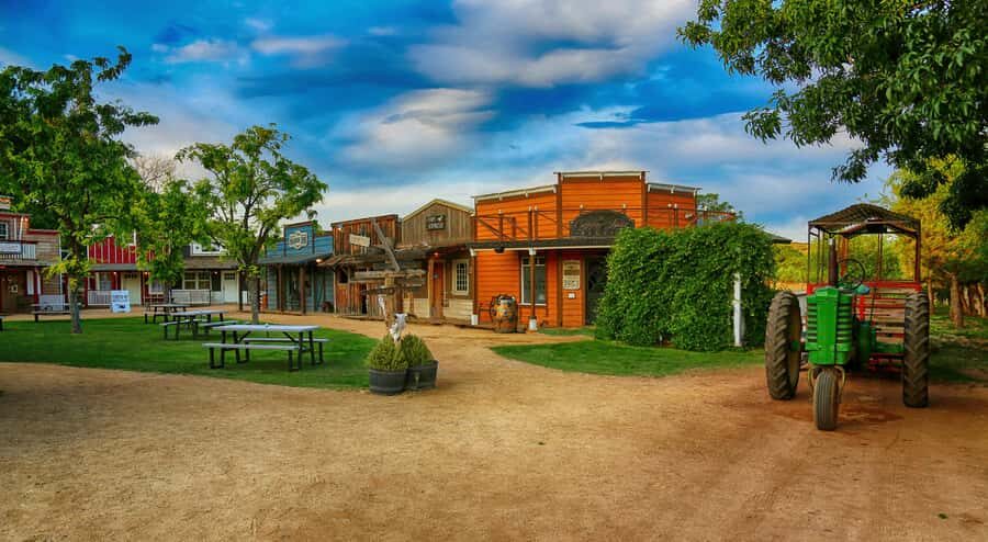 Sedona: Western Dinner Theater and Town Experience - Practical Tips for a Smooth Western Night