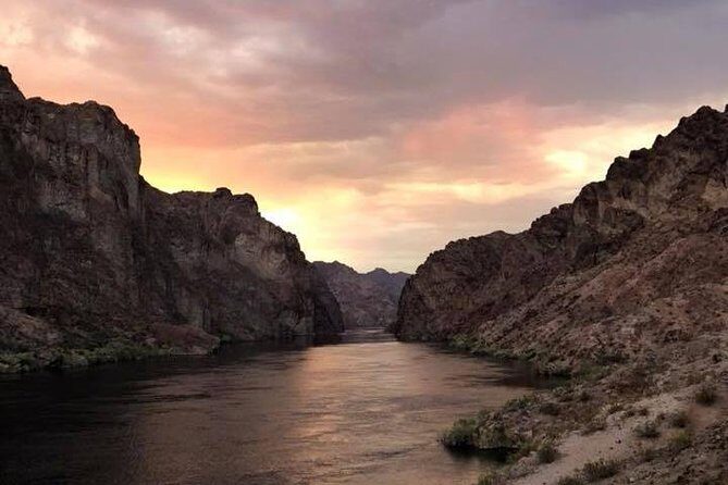 Twilight Black Canyon Kayak Tour with Bonfire Experience - The return under the stars: what changes when it gets dark