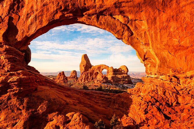 Ultimate Utah Bundle Self-Guided Driving Audio Tour - Needles District Canyonlands: rock art and the famous “wood” silhouette