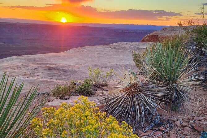 Valley of the Gods Sunset Tour - Moki Dugway gravel switchbacks: 1,100 feet of wow (and yes, it’s worth the caution)