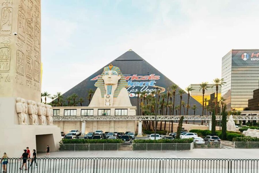 Vegas Explorer: Hop-On Hop-Off Adventure at Your Own Pace - Night riding: what changes when the neon goes on (and where to start)