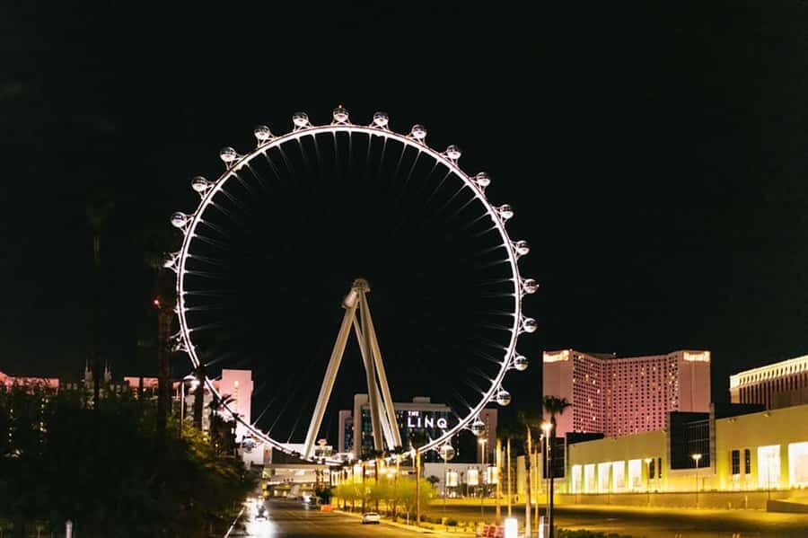 Vegas Illuminated: Ultimate Vegas Panaromic Night Bus Tour - Meeting at High Roller/LINQ Promenade: how to avoid seat regret