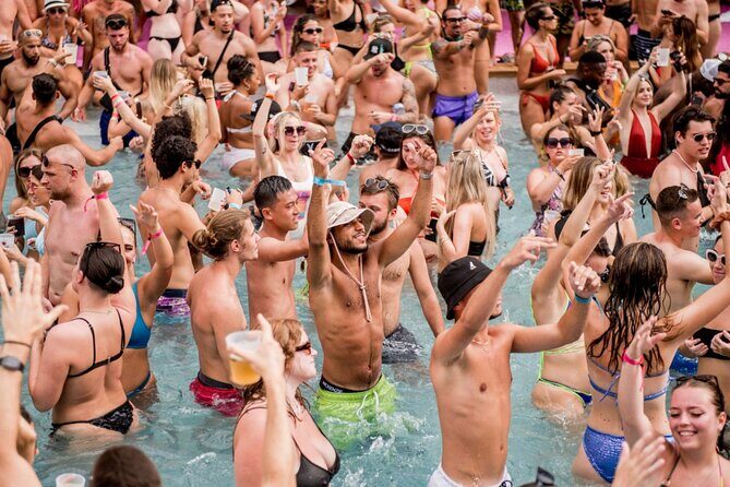 VIP Vegas Pool Crawl: Drinks, Entry & Party Bus - The Party Bus Advantage: Social, Safe, and Actually Convenient