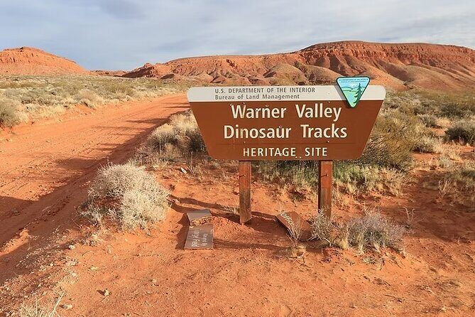 Warner Valley Dinosaur Track Site 4x4 Tour - Quick hits on the Warner Valley 4x4 + dinosaur tracks day