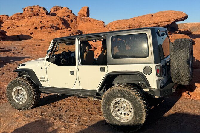 Warner Valley Dinosaur Track Site 4x4 Tour - Off-road driving style: light thrills with photo-friendly stops