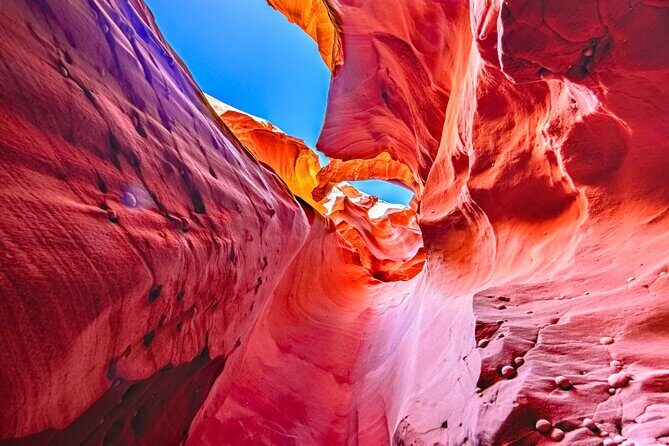 Wind Pebble Canyon Full Hiking tour through Antelope Canyon - Thumbnail Canyon: moving from desert scale to slot detail
